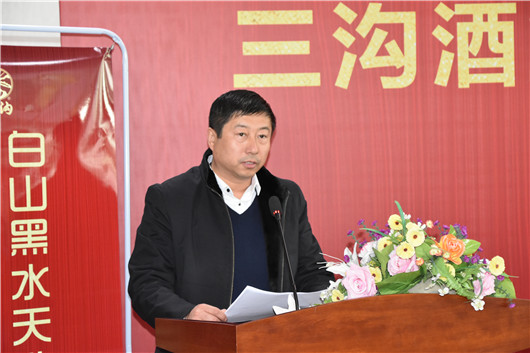 06、副总经理何立江宣读区域市场营销指标.JPG